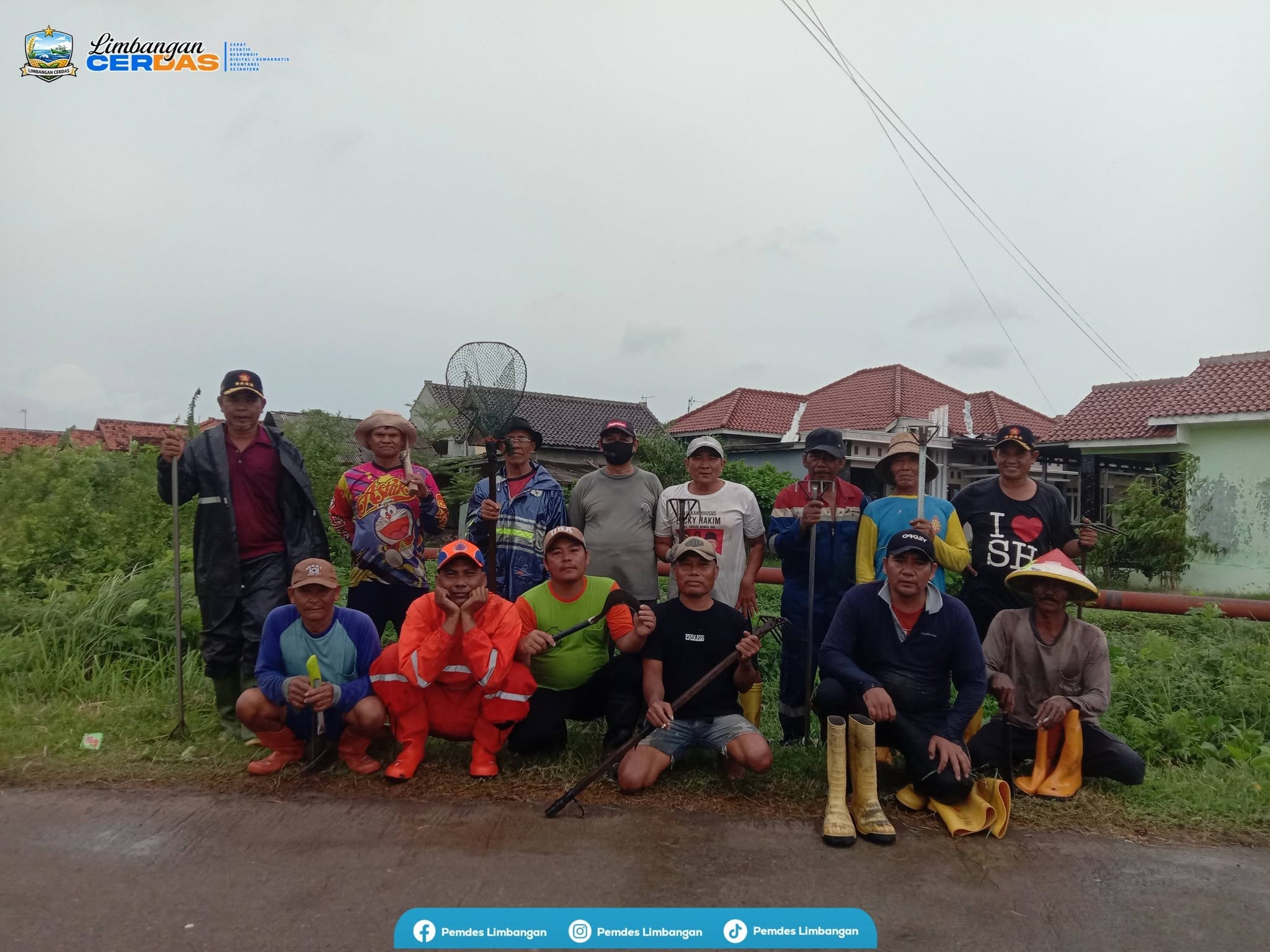 Kegiatan Bakti Sosial Membersihkan Saluran Irigasi RT & RW Desa Limbangan