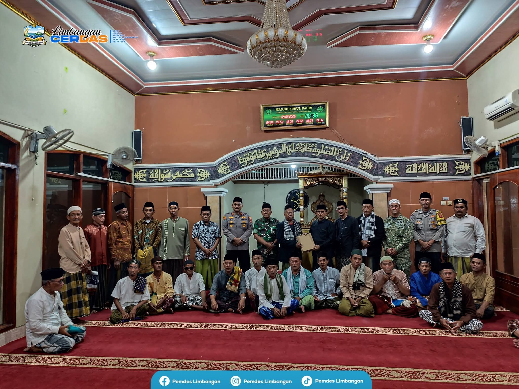 Sholat Tarawih Bareng Bapak Camat Juntinyuat
