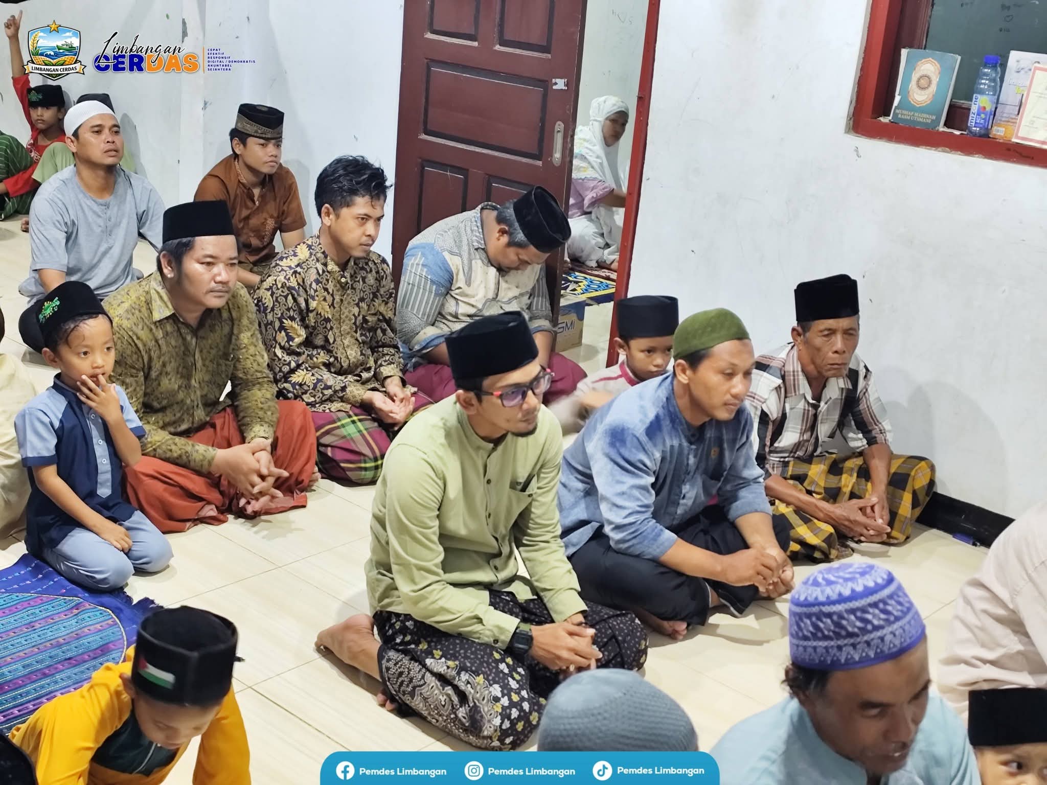 Sholat Tarawih Di Musholla Assyuhada
