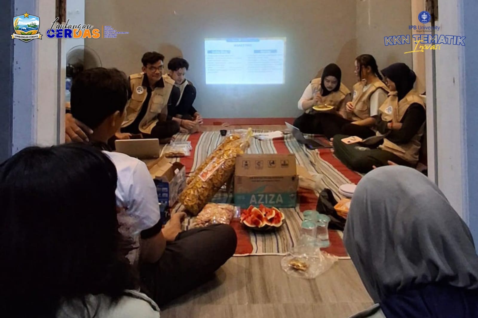 Berdayakan UMKM Lokal, Mahasiswa KKNT Inovasi IPB University Sosialisasikan Branding, Marketing, dan Laporan Keuangan kepada Keripik Pisang HARLI (Harapan Limbangan)