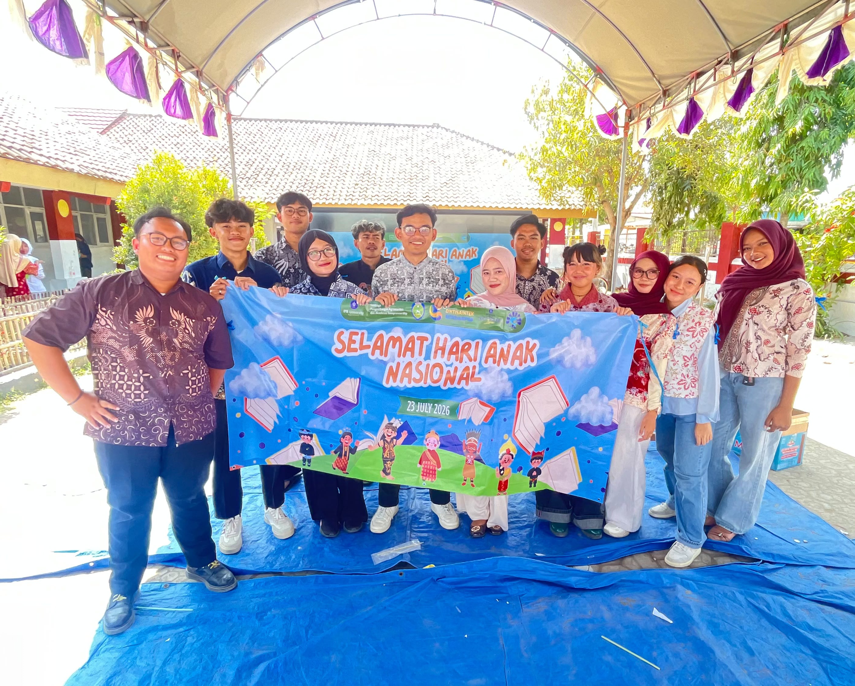 Sinergi Sekolah dan Mahasiswa KKNT IPB University Semarakkan Hari Anak Nasional di Desa Limbangan